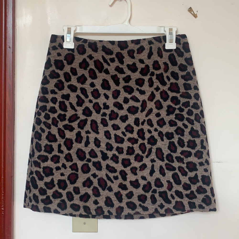 Ann Taylor gorgeous thick flannel skirt. Animal print. Size 4P.